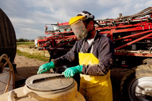 5 Types of Materials to Choose from When Buying Reusable, Chemical-Resistant Aprons