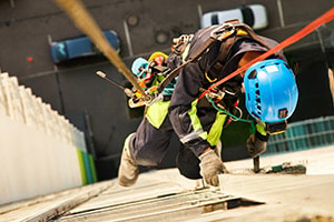 How to Prevent Dropped Object Hazards: A Guide for Both Overhead and On-the-Ground Workers