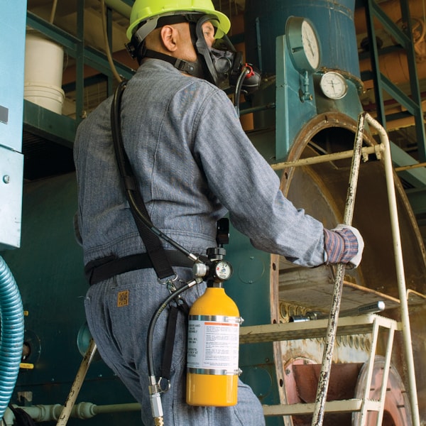 PremAire® Cadet Supplied Air Respirator & 5-min. 2216 psig Escape Cylinder