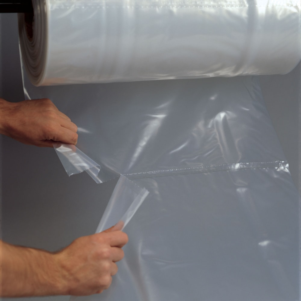 4 mil 21"W x 30"L Clear Poly Bags On a Roll, 330 Bags/Roll