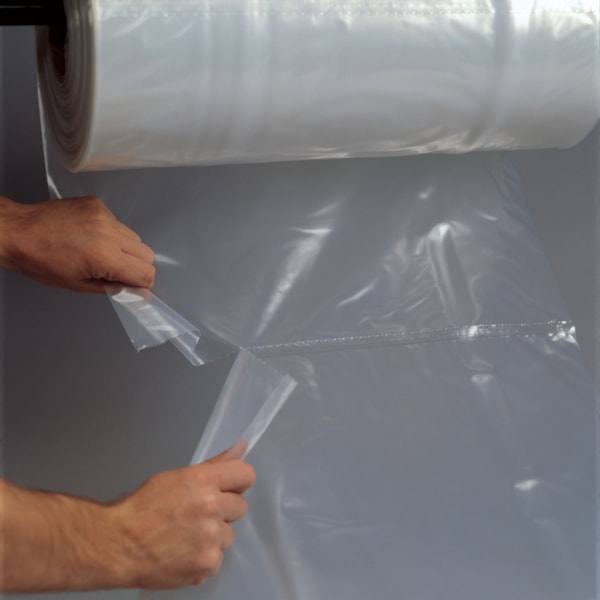 4 mil 21"W x 30"L Clear Poly Bags On a Roll, 330 Bags/Roll