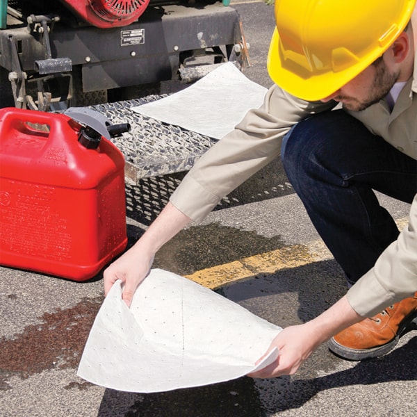 Contractor Grade 15" x 18" Heavyweight Oil Sorbent Pads 100/Bale & 22 gal. Capacity/Bale