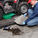 Contractor Grade 15" x 18" Heavyweight Universal Sorbent Pads 100/Bale & 22 gal. Capacity/Bale thumbnail 1