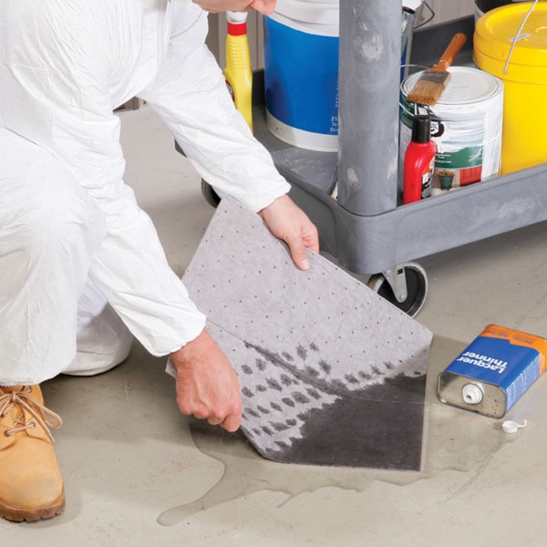 Contractor Grade 15" x 18" Heavyweight Universal Sorbent Pads 100/Bale & 22 gal. Capacity/Bale