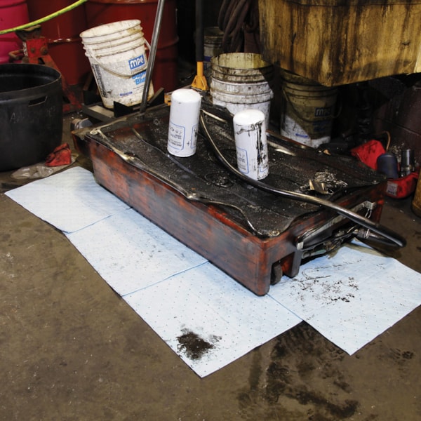 Professional Grade 15" x 19" Heavyweight Oil Sorbent Pads 100/Bale & 29.1 gal. Capacity/Bale