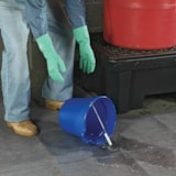 Professional Grade 30" x 150' Heavyweight Universal Sorbent Roll 55.2 gal. Capacity thumbnail 3