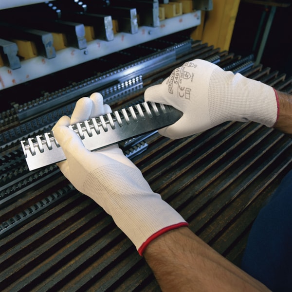 White Foam Polyurethane Palm Coated HPPE Reinforced DURACoil Knit Level A3 Cut Resistant Gloves