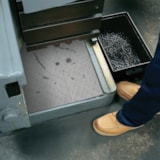 Commander™ 15" x 19" Heavyweight Universal Sorbent Pads 100/Bale & 26.3 gal. Capacity/Bale thumbnail 2