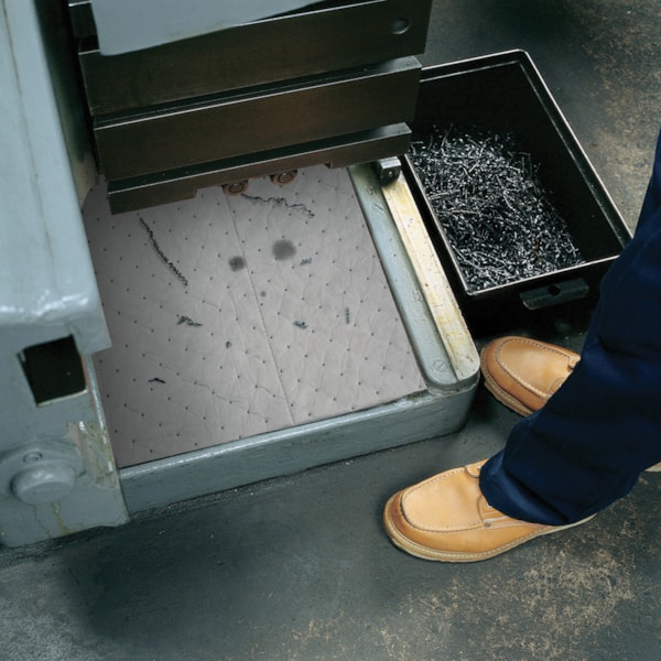 Commander™ 15" x 19" Heavyweight Universal Sorbent Pads 100/Bale & 26.3 gal. Capacity/Bale