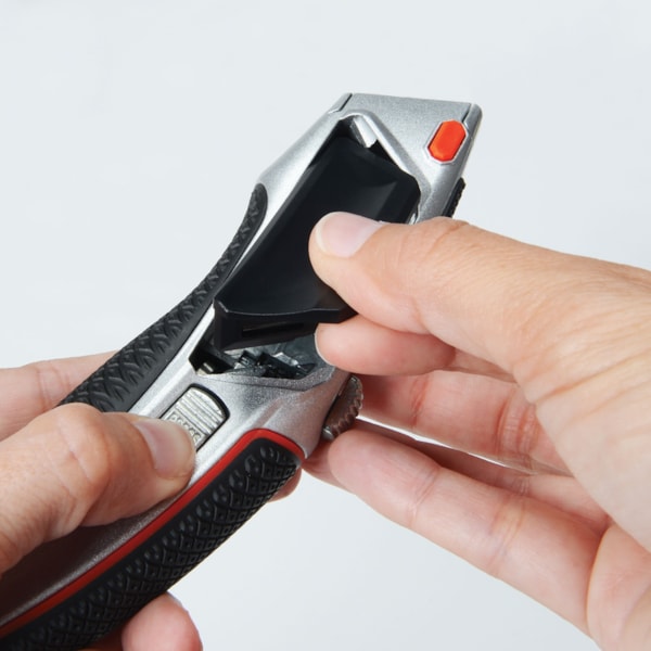 Auto-Reloading Safety Utility Knife