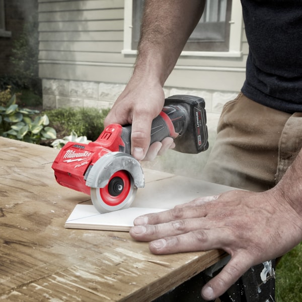 M12 FUEL™ Cordless Brushless 3" Compact Cut-Off Tool Kit