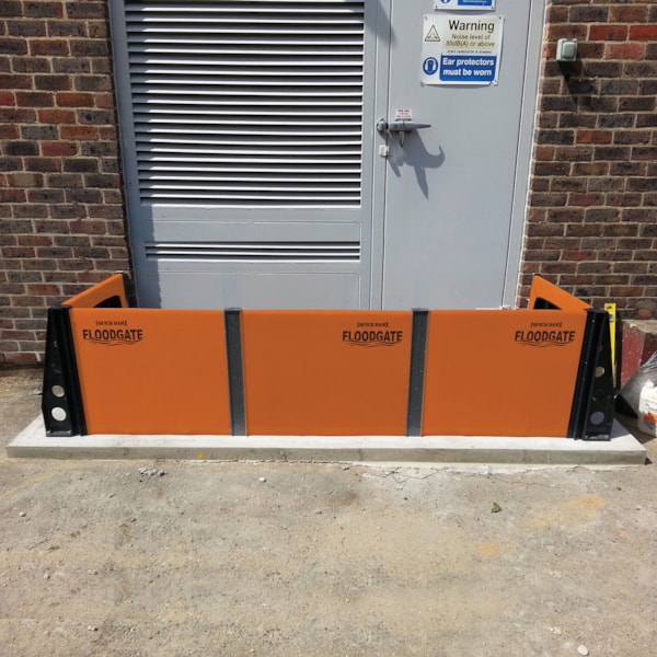 26"H x 30" - 35"W Adjustable Width Doorway Flood Gate