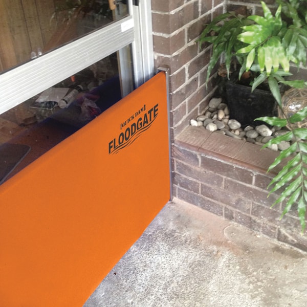 26"H x 30" - 35"W Adjustable Width Doorway Flood Gate