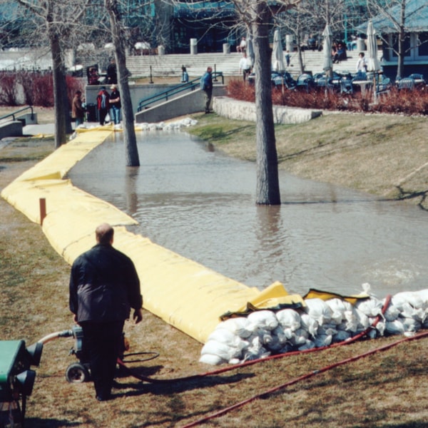 14" x 50' Portable Self-Rising Water-Gate WL
