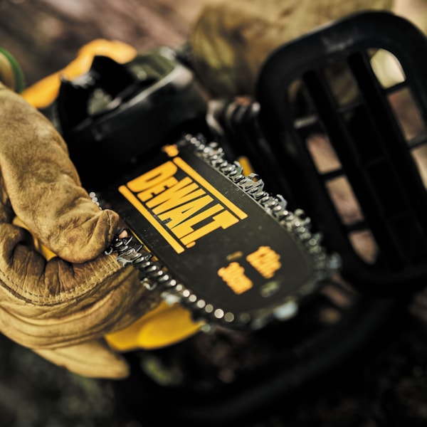 12" Cordless Chainsaw Kit
