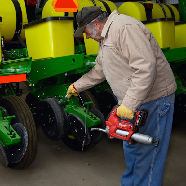 Cordless 2-Speed Grease Gun Kit
