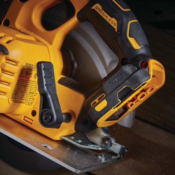 20V MAX* 7-1/4 in. Brushless Cordless Circular Saw