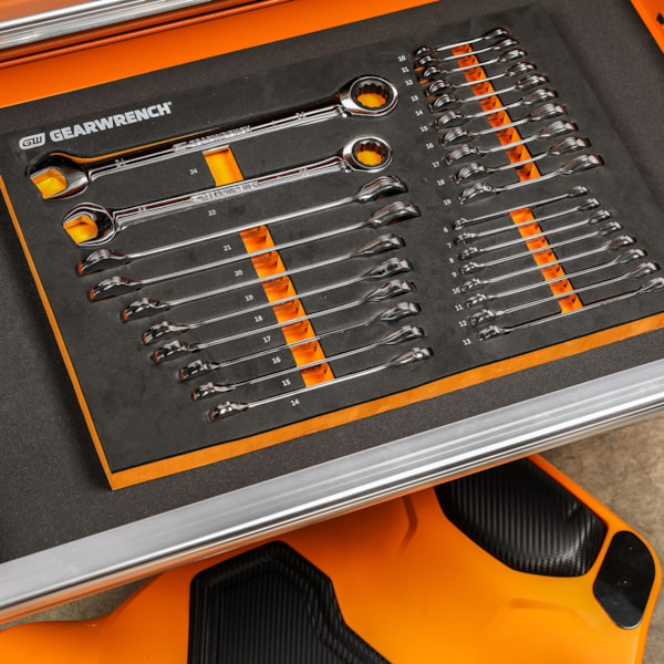 28 Pc. 72-Tooth 12 Point Metric Standard & Stubby Combination Ratcheting Wrench Set with EVA Foam Tray