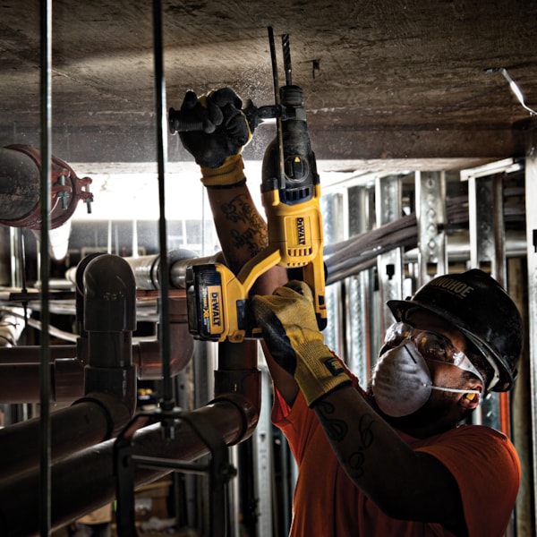 20V MAX* 1 in. Brushless Cordless SDS PLUS D-Handle Rotary Hammer 
