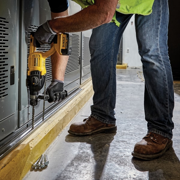 20V MAX* 1 in. Brushless Cordless SDS PLUS D-Handle Rotary Hammer 