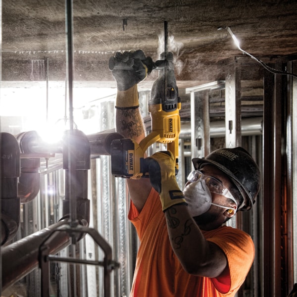 20V MAX* 1 in. Brushless Cordless SDS PLUS D-Handle Rotary Hammer 