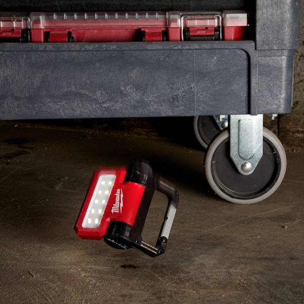 REDLITHIUM™ USB ROVER™ Pivoting Flood Light