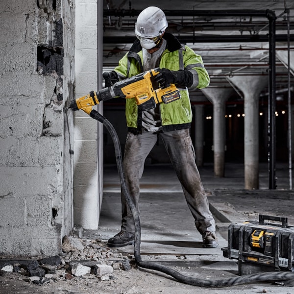 60V MAX* 22 lb Cordless SDS MAX Chipping Hammer Kit