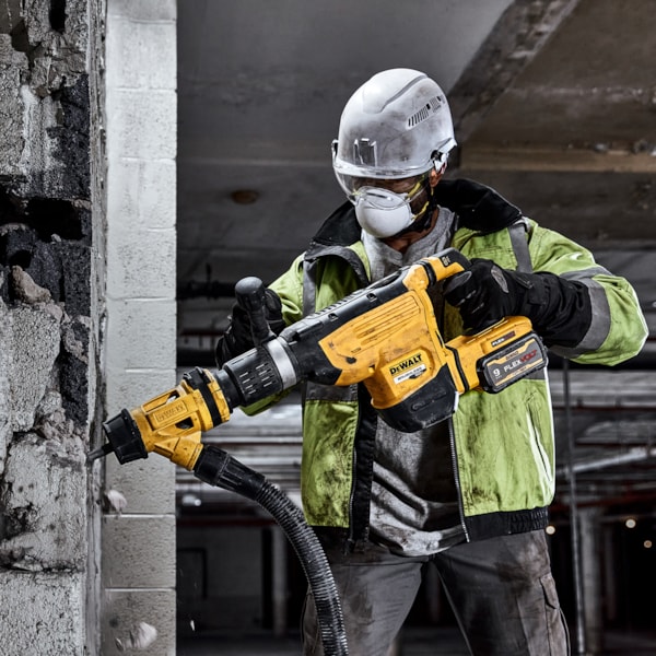 60V MAX* 22 lb Cordless SDS MAX Chipping Hammer Kit