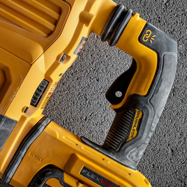 60V MAX* 22 lb Cordless SDS MAX Chipping Hammer Kit
