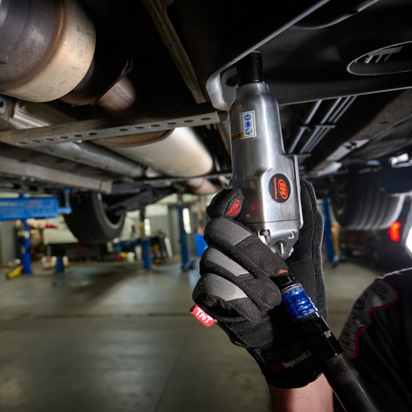 216B 3/8" Drive, Air Powered Impact Wrench, 200 ft-lbs Max. Reverse Torque, General Duty, Inline, Standard Anvil